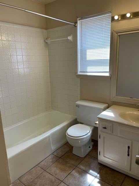 942 Presidio Dr - Photo 5 of 10