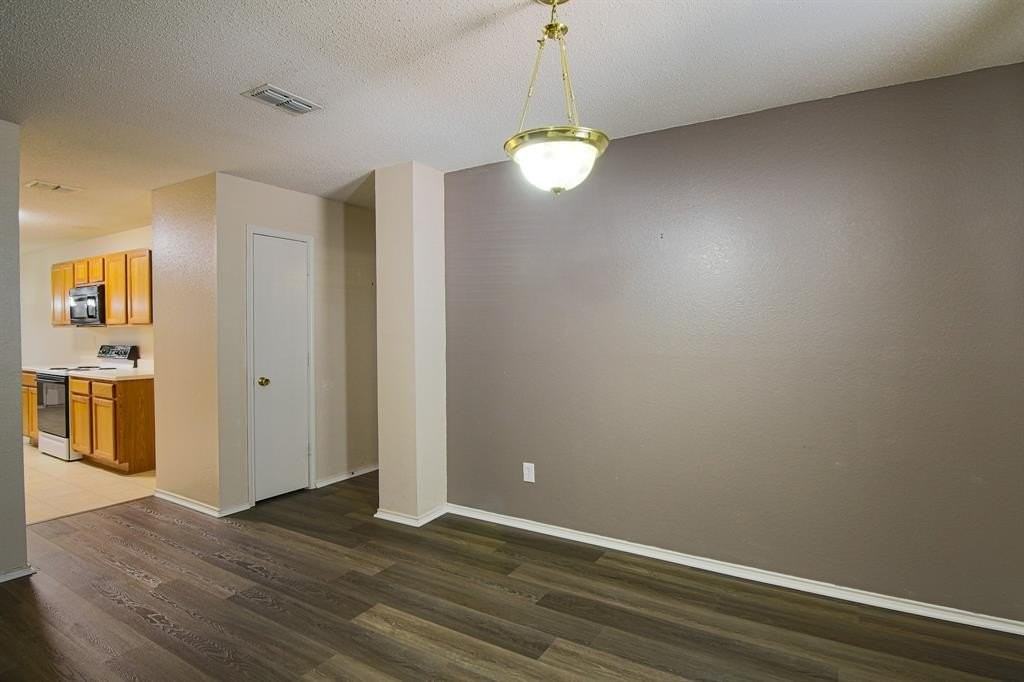 1477 Greenbrook Dr - Photo 4 of 35