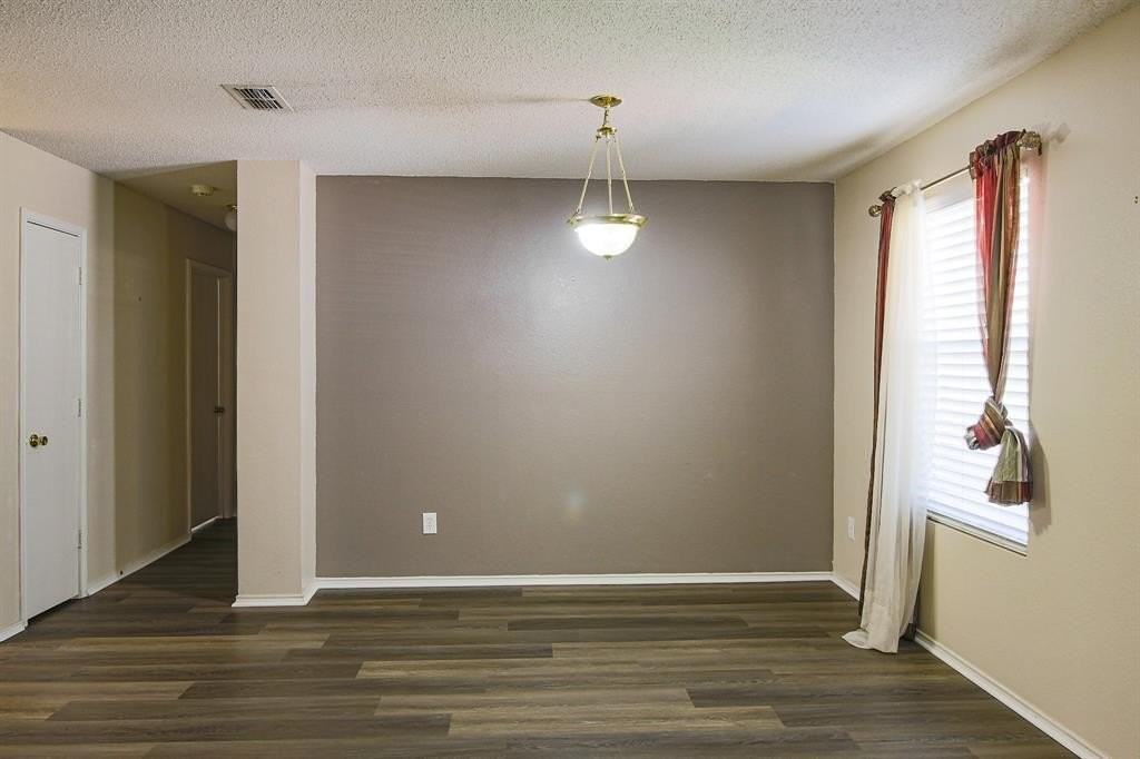 1477 Greenbrook Dr - Photo 5 of 35