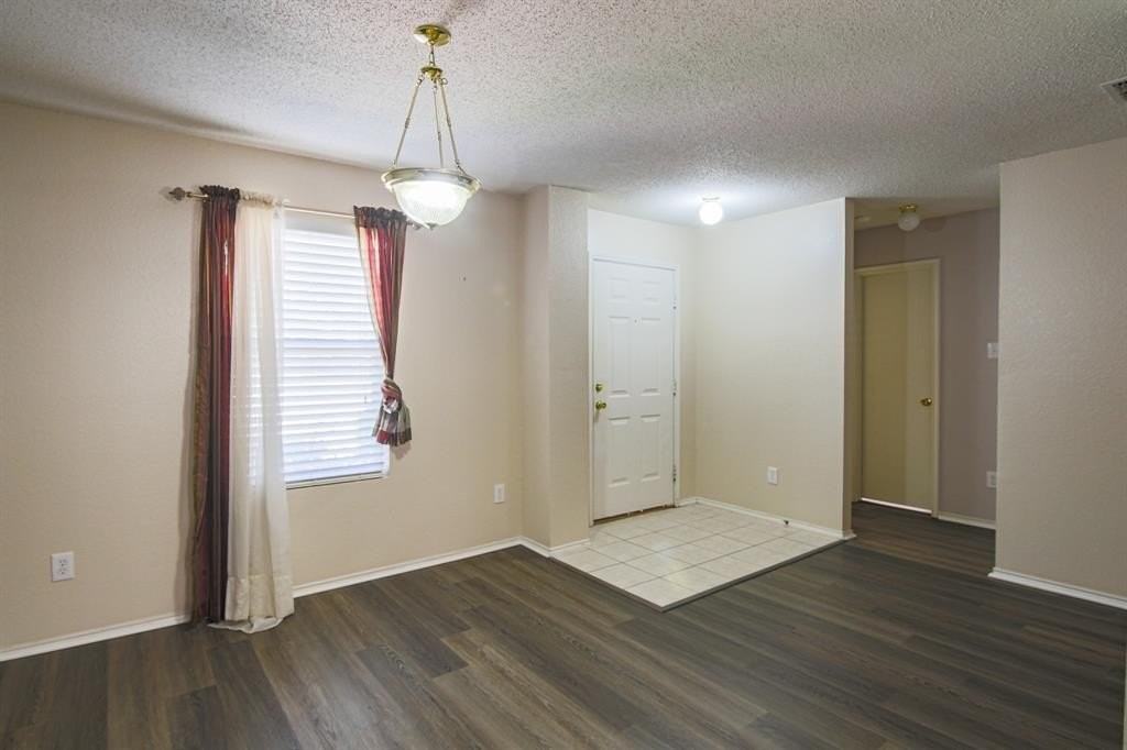 1477 Greenbrook Dr - Photo 6 of 35