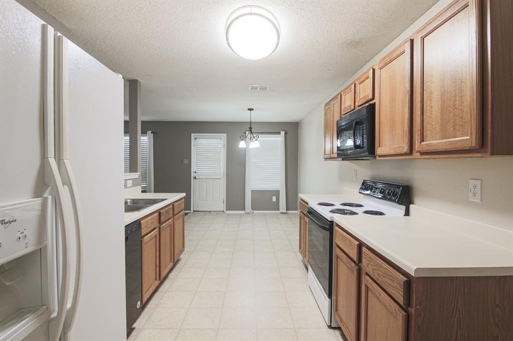 1477 Greenbrook Dr - Photo 7 of 35