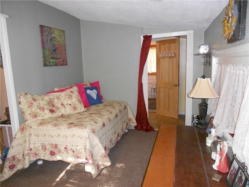 565 Main St - Photo 4 of 11