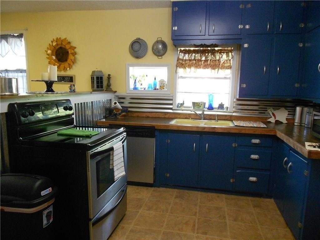 565 Main St - Photo 6 of 11