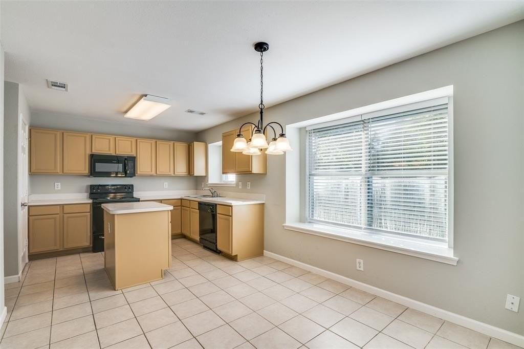 1366 Westview Dr - Photo 4 of 12