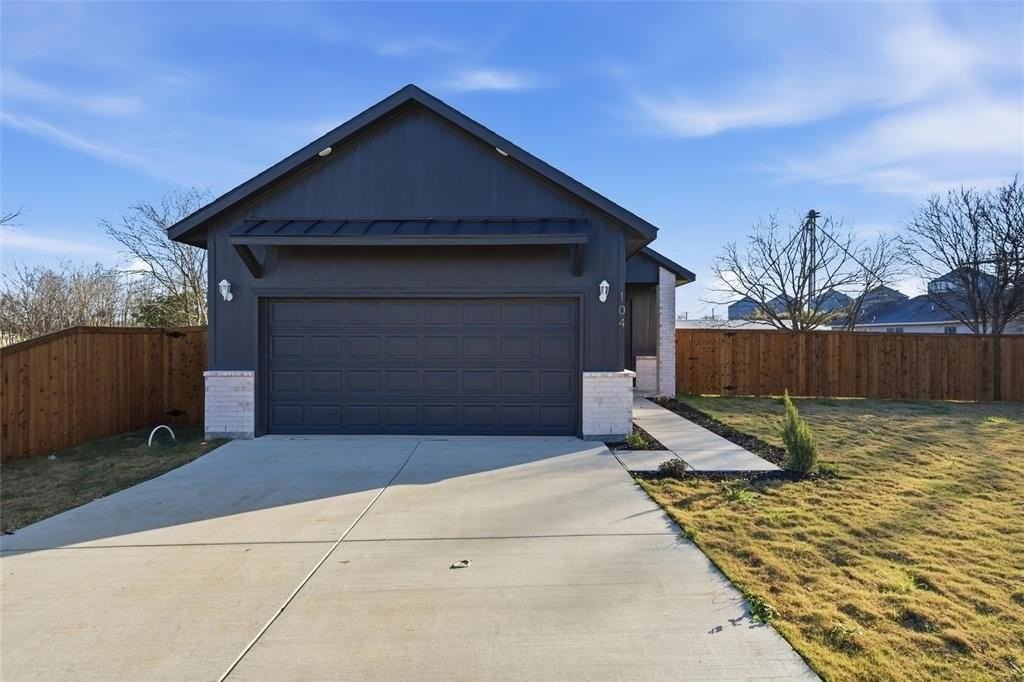 104 Francis St - Photo 2 of 15