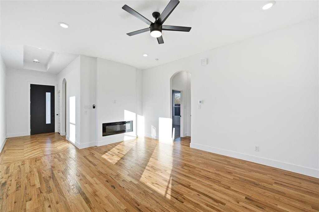 104 Francis St - Photo 4 of 15