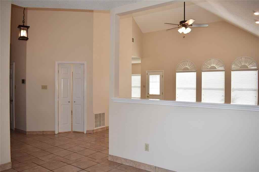 803 Switzer Ln - Photo 5 of 32