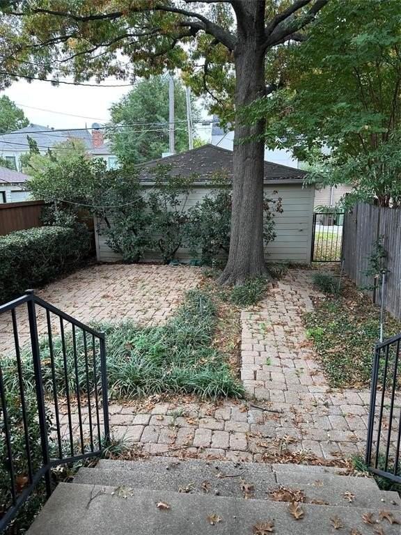 3129 Mockingbird Ln - Photo 2 of 8