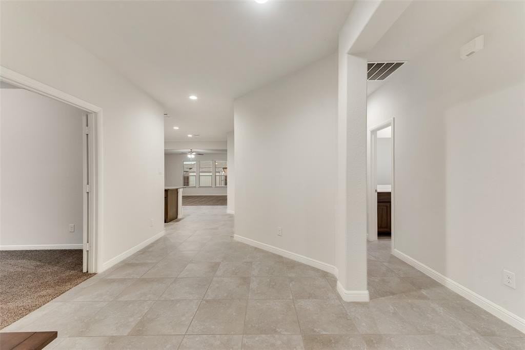 1419 Fox Hollow Rd - Photo 4 of 29