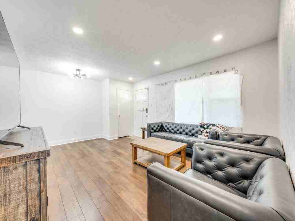 3136 Colchester Dr - Photo 5 of 25