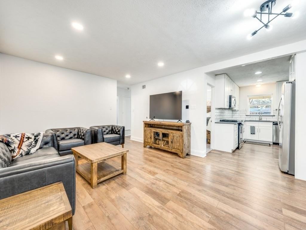 3136 Colchester Dr - Photo 7 of 25