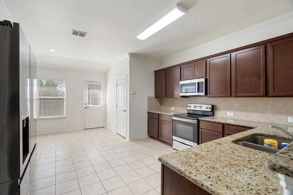 9116 Wild Rose Ln - Photo 6 of 28