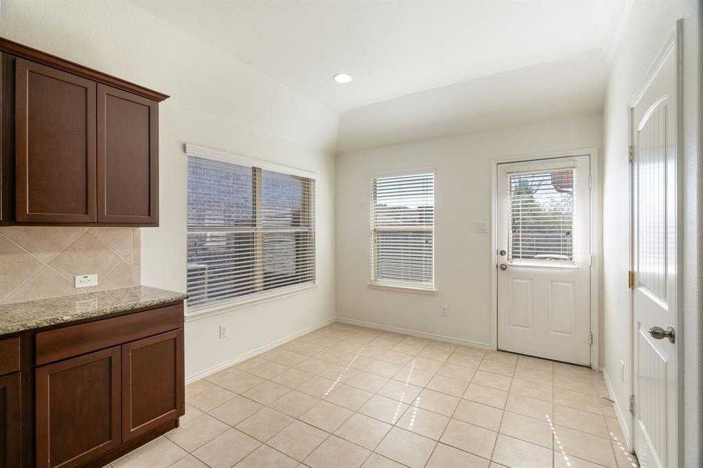 9116 Wild Rose Ln - Photo 7 of 28