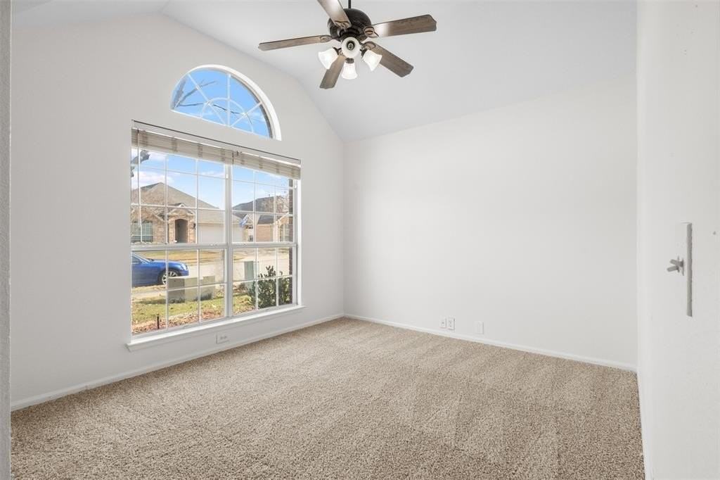 10521 Jaybird Dr - Photo 4 of 24