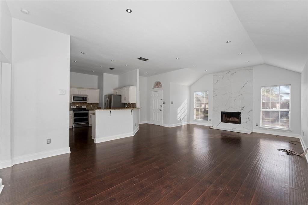 919 Kim Ln - Photo 3 of 21