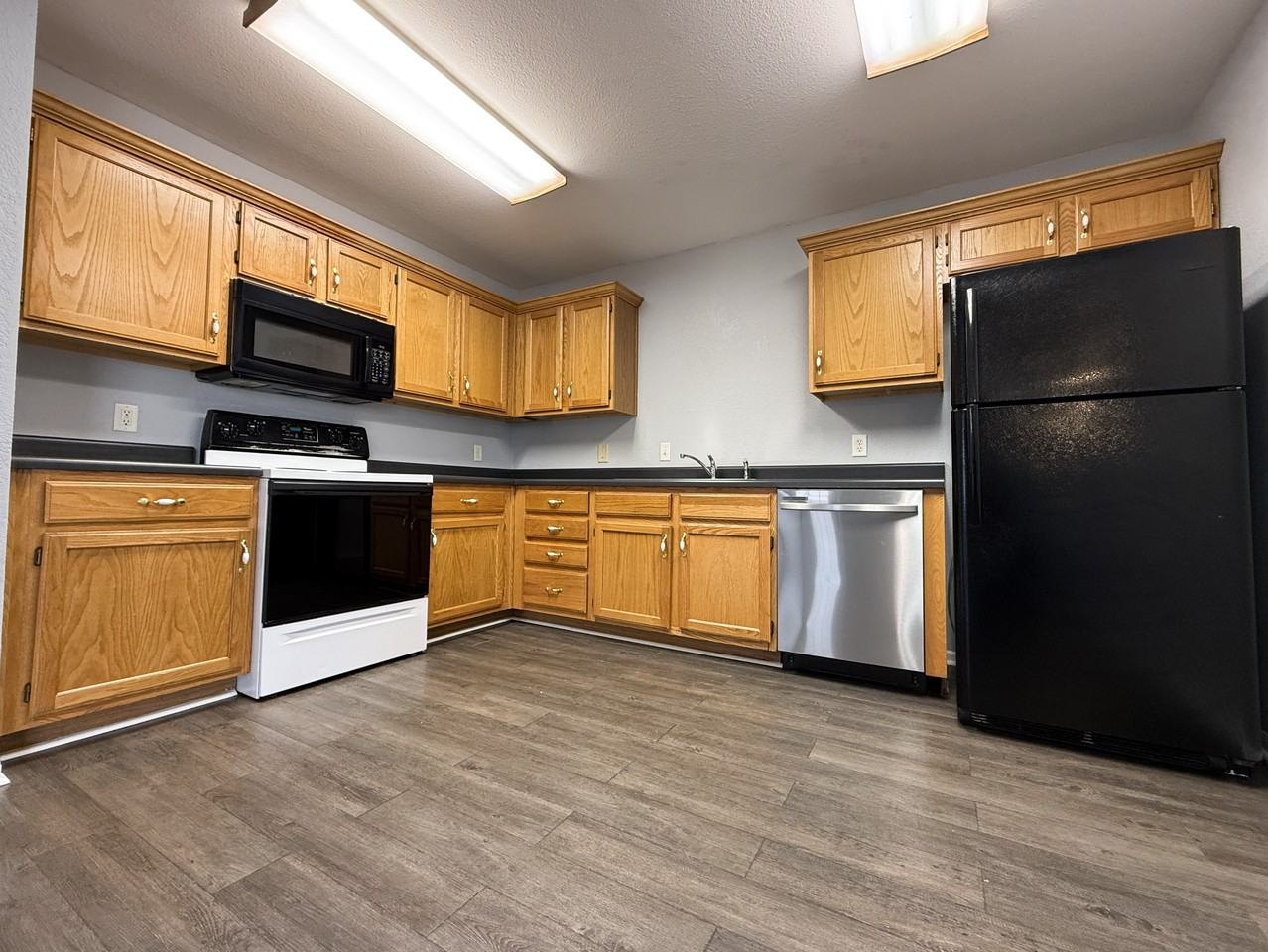 417 Nw Woodbury Dr #1 - Photo 2 of 10