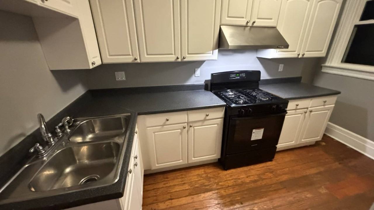 506 E 21st St - Photo 3 of 7