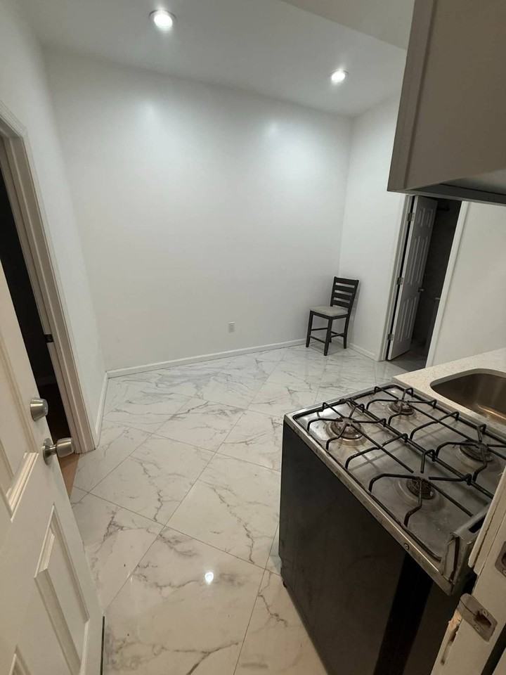 24604 Jericho Tpke #1 - Photo 3 of 16