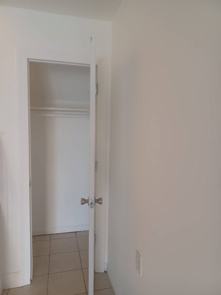 15600 79th St - Photo 3 of 8