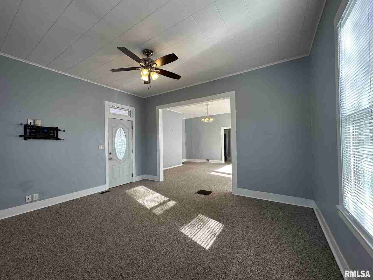 146 N State St - Photo 2 of 16