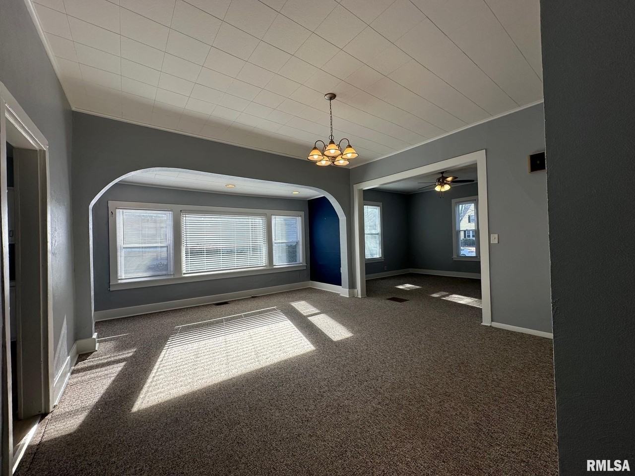 146 N State St - Photo 4 of 16