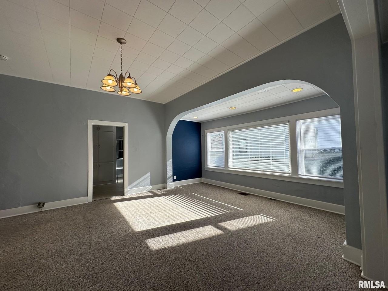 146 N State St - Photo 6 of 16