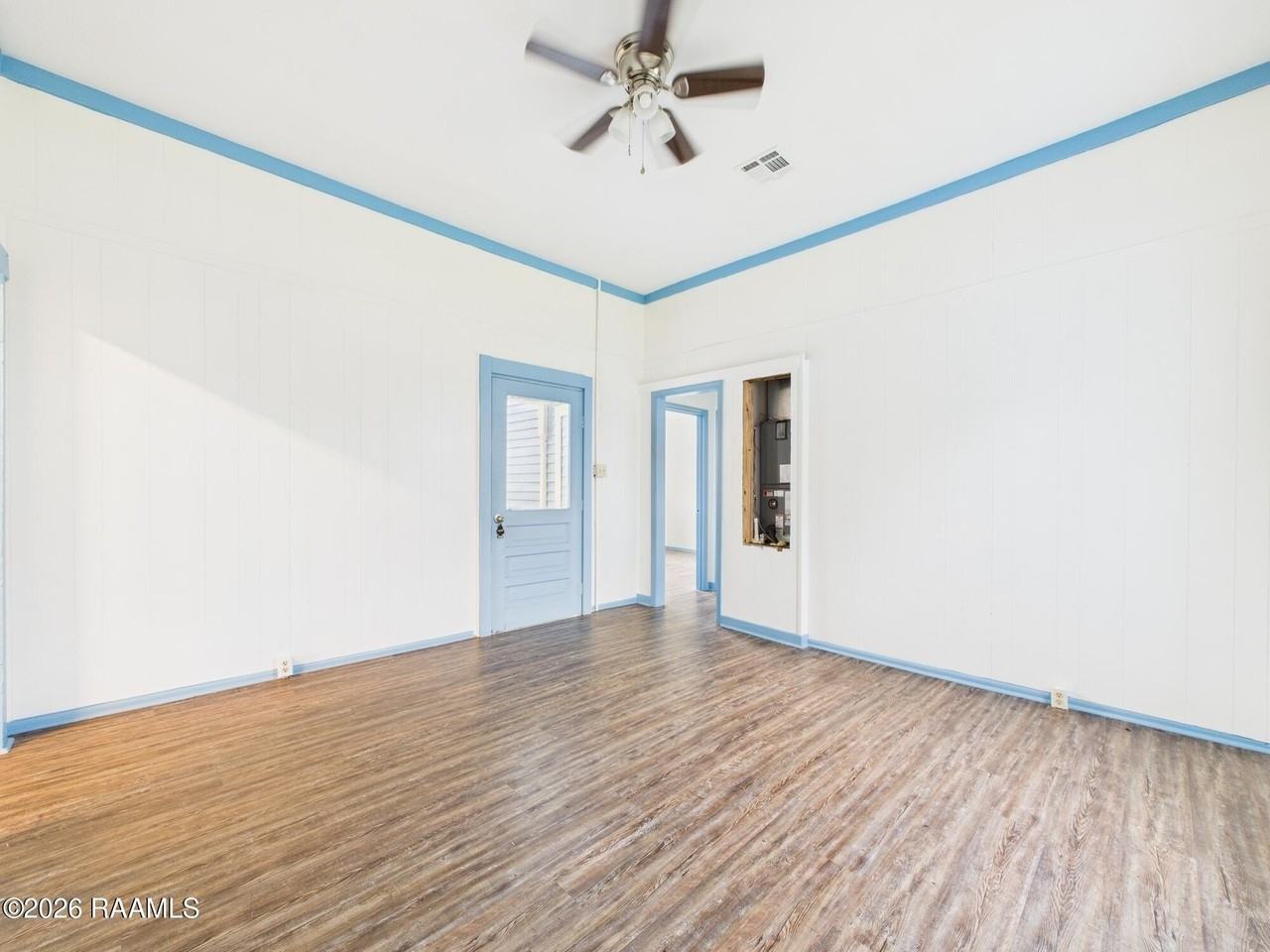 405 E Convent St - Photo 3 of 19