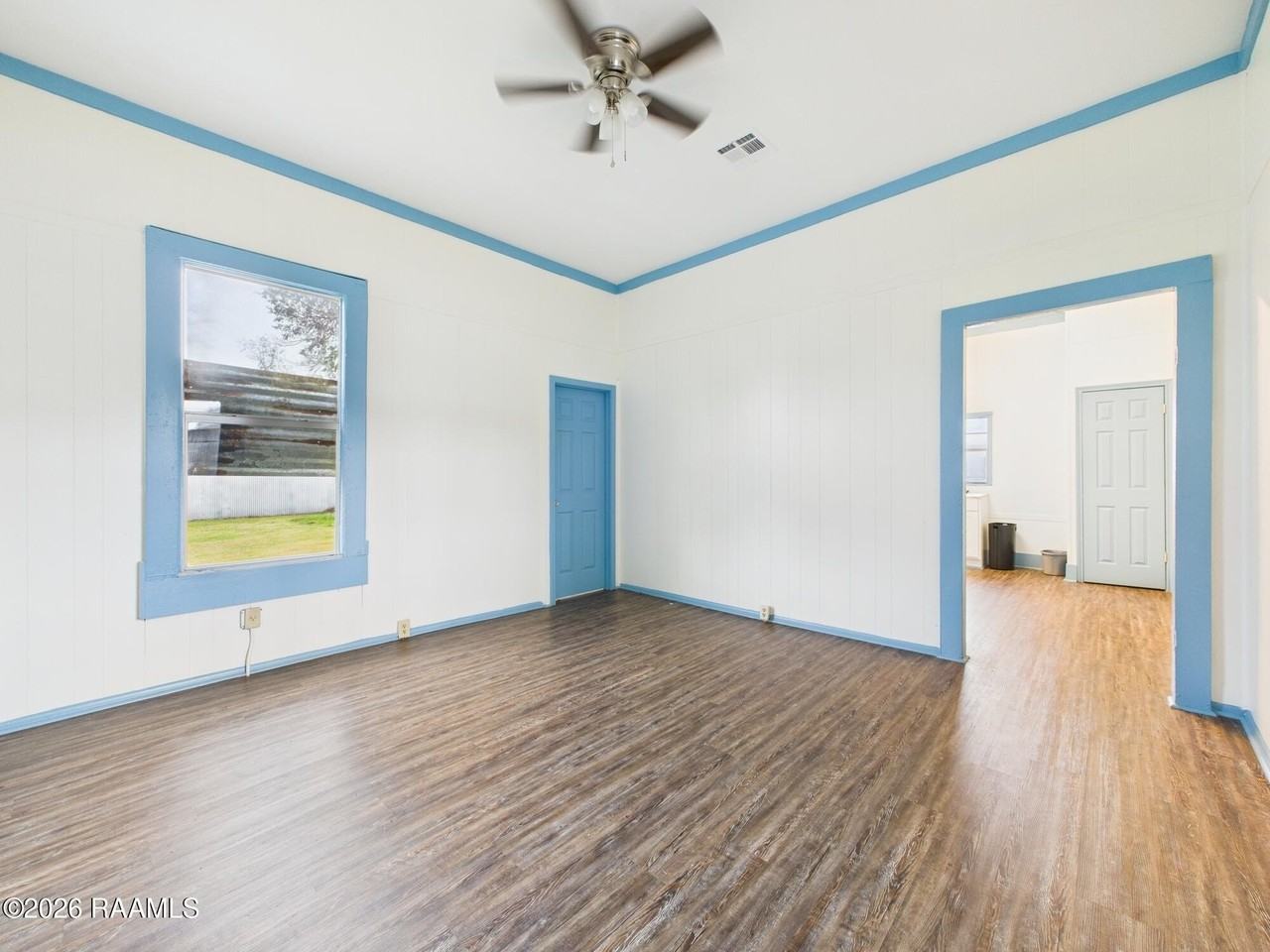 405 E Convent St - Photo 5 of 19