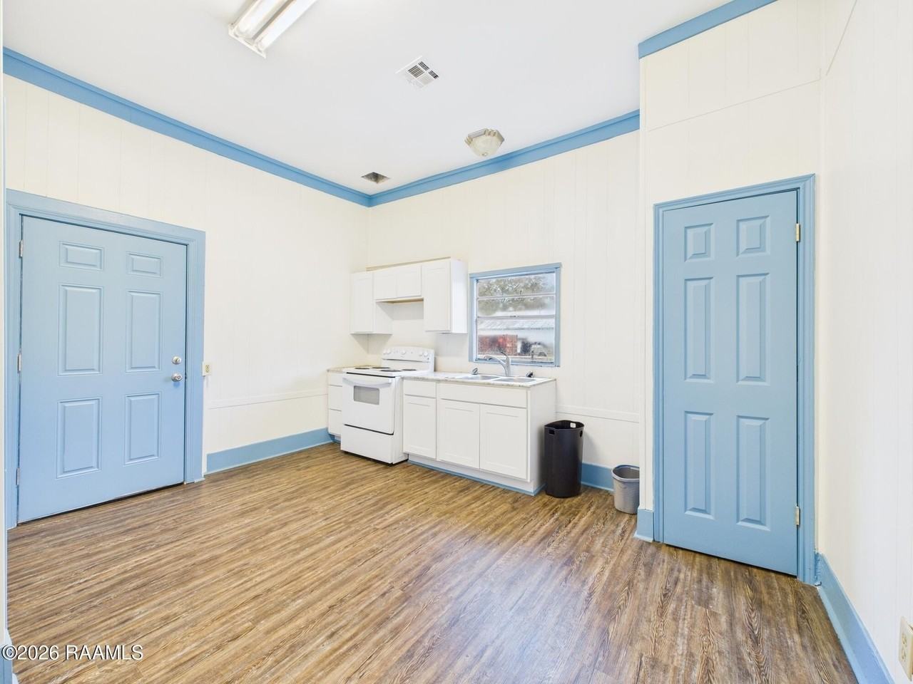 405 E Convent St - Photo 6 of 19