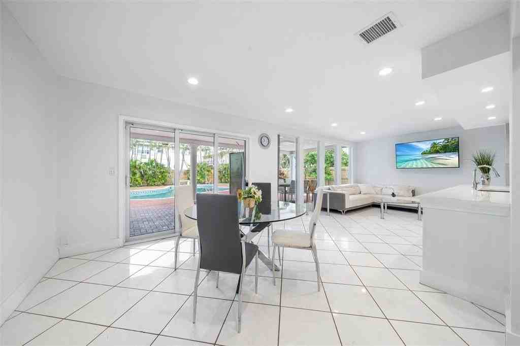 5317 Harrison St - Photo 5 of 17