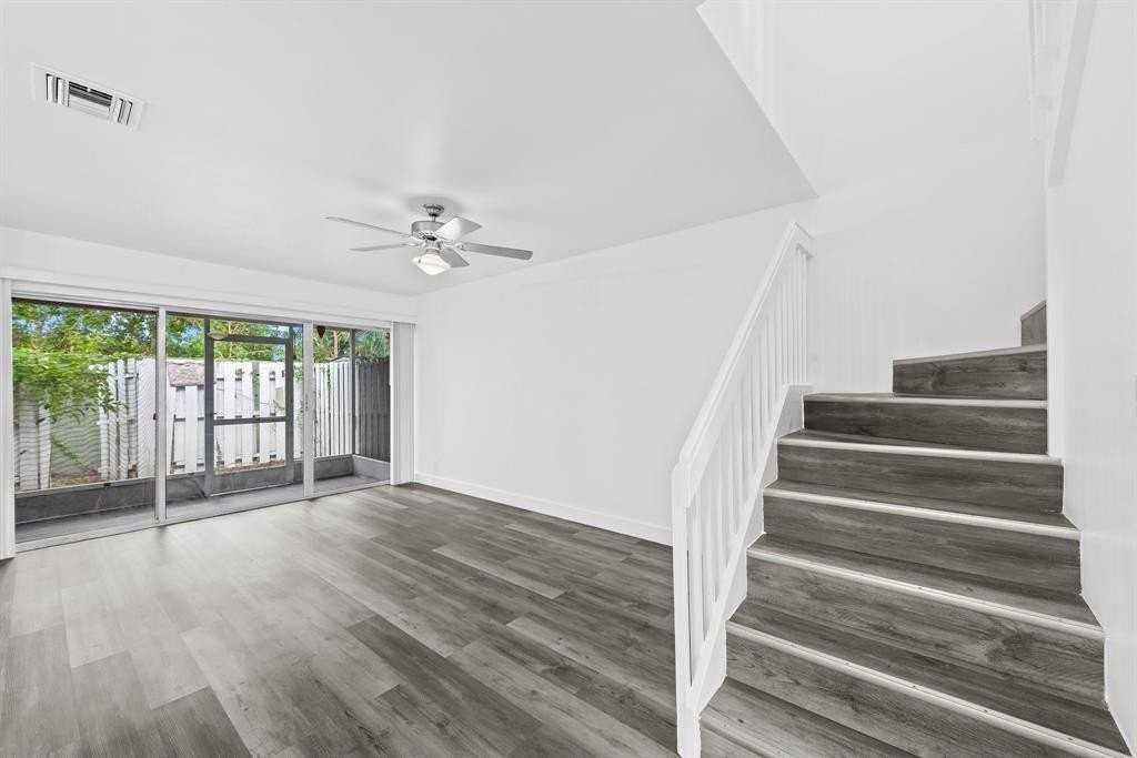 822 Crystal Lake Dr - Photo 2 of 16