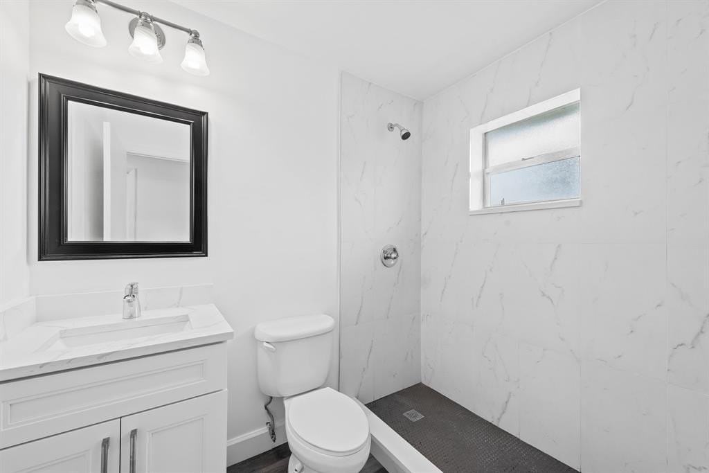 822 Crystal Lake Dr - Photo 6 of 16