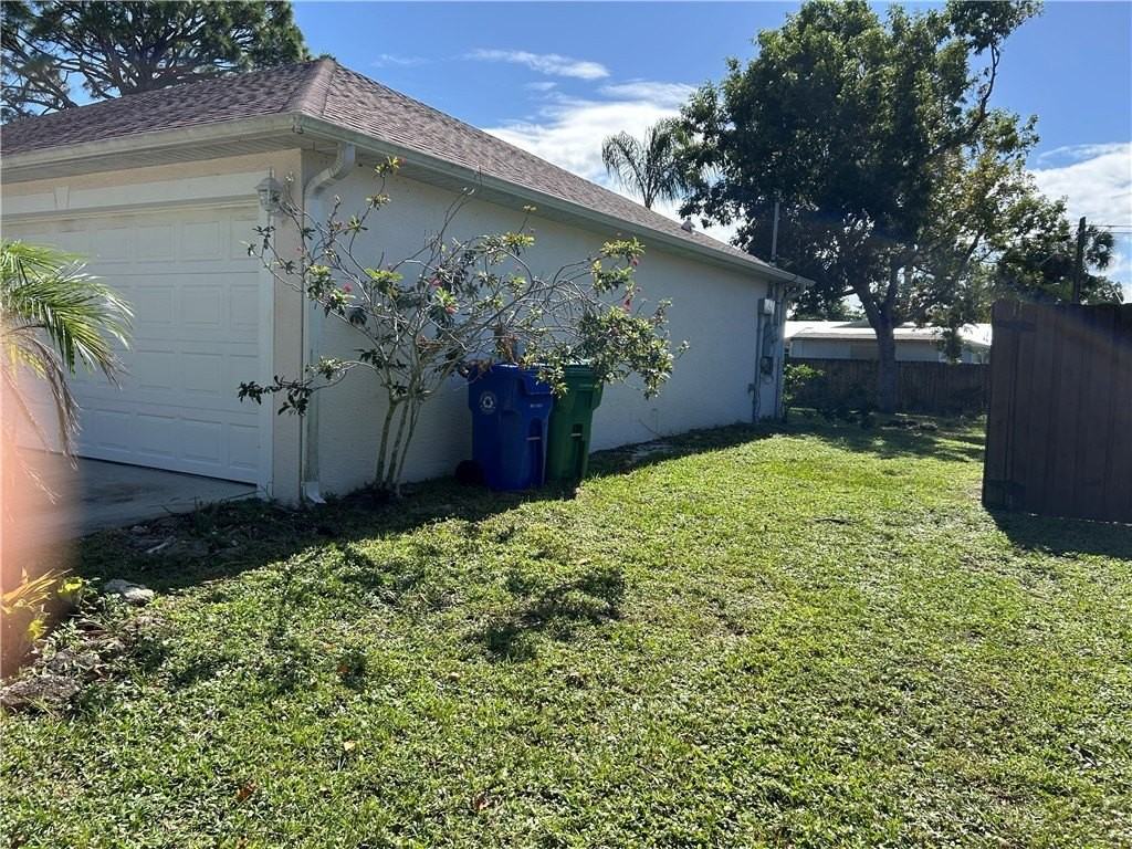 675 Forster Ave - Photo 3 of 15