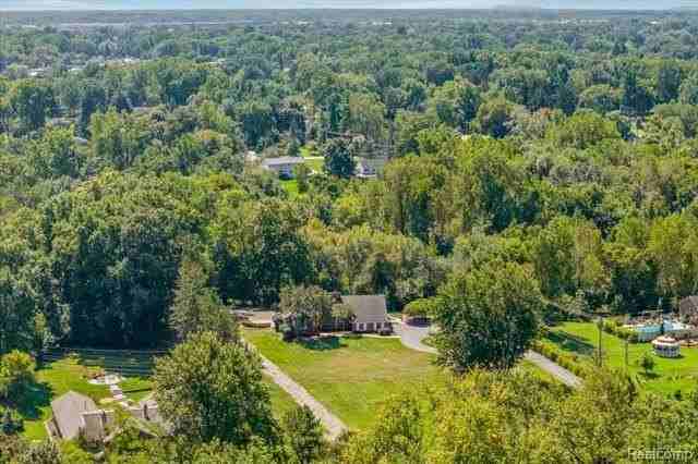 31069 Munger Dr - Photo 2 of 50