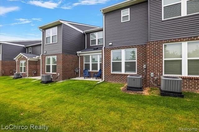 273 Strawberry Dr - Photo 3 of 34