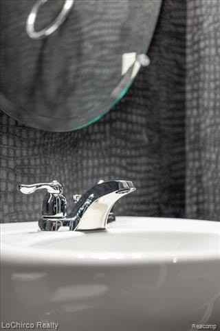 273 Strawberry Dr - Photo 7 of 34