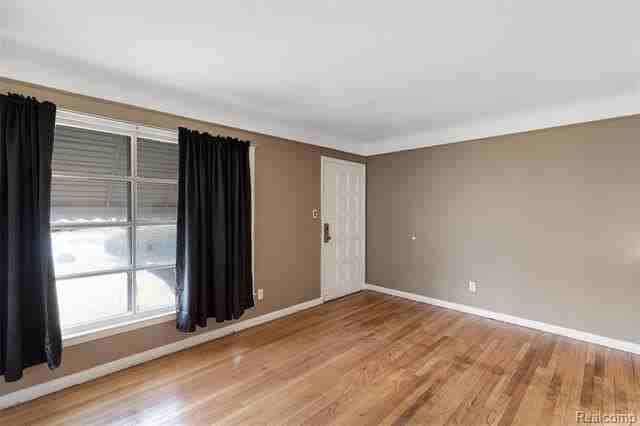 20254 Mackay St - Photo 6 of 19