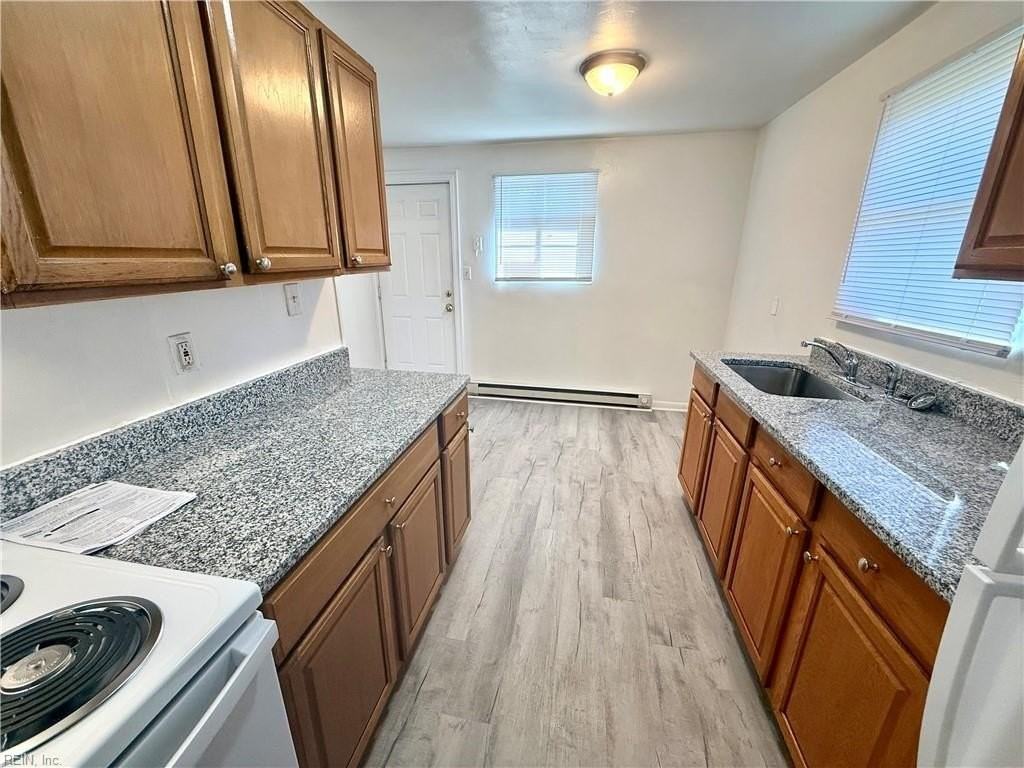 1724 Selden Ave - Photo 3 of 10