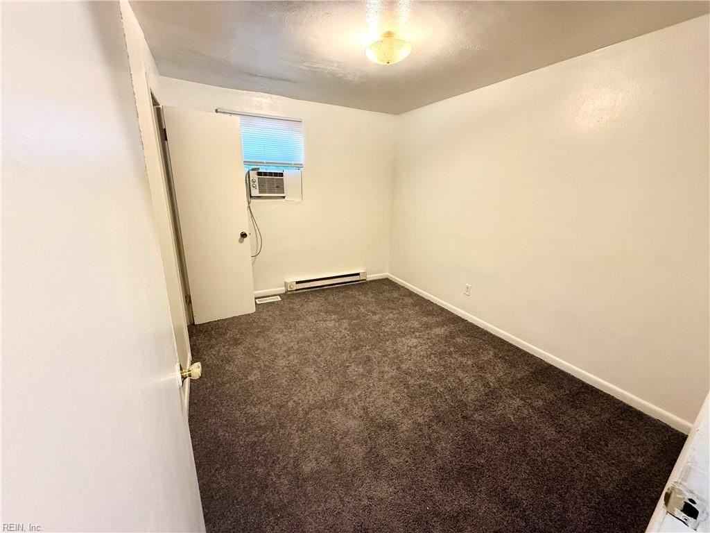 1724 Selden Ave - Photo 5 of 10