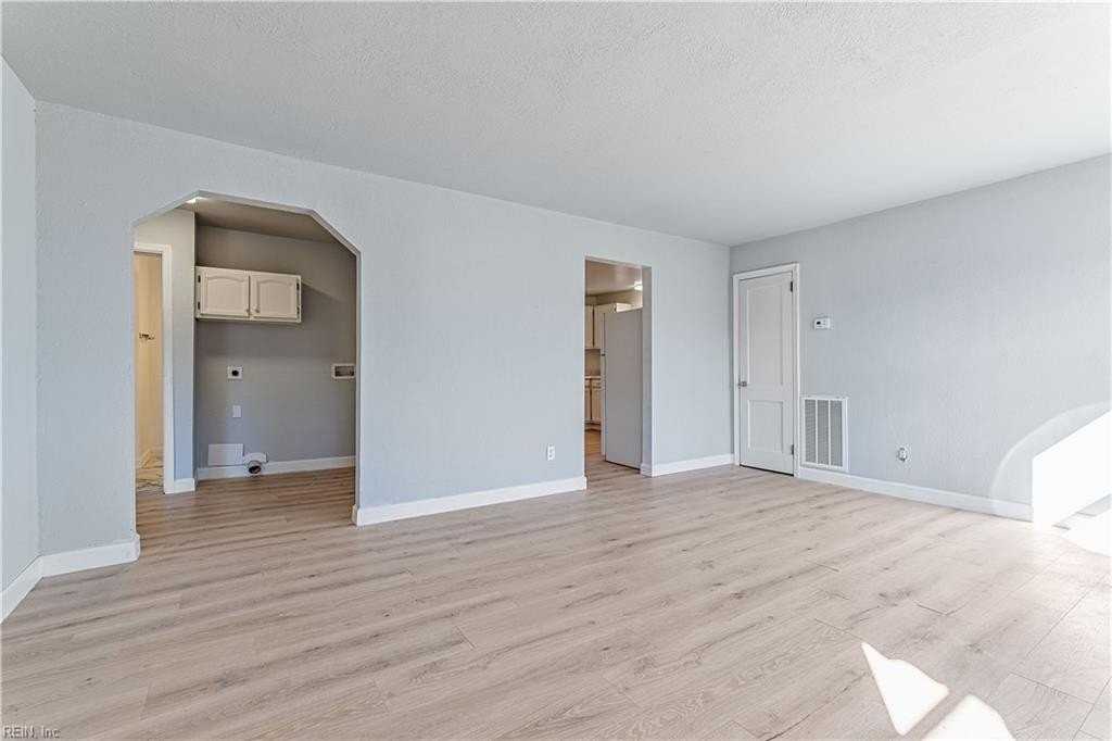 9629 Elnora St #1 - Photo 3 of 17