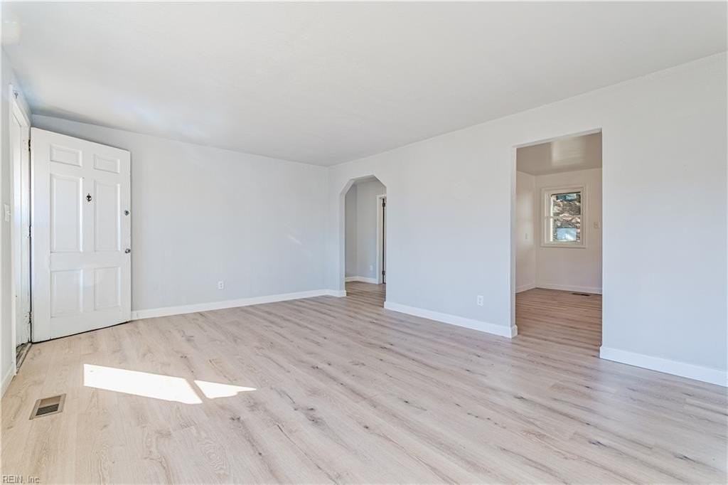 9629 Elnora St #1 - Photo 4 of 17