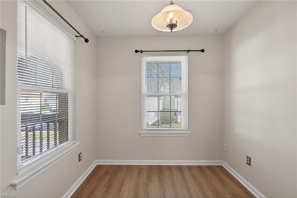 901 Gas Light Ln - Photo 7 of 14