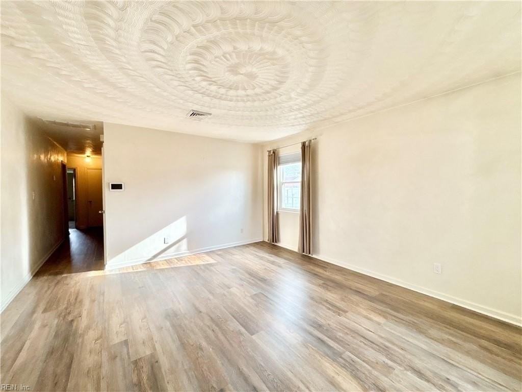 530 Louisa St - Photo 2 of 14