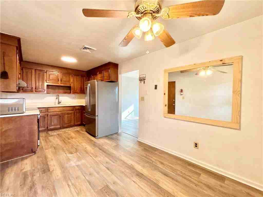 530 Louisa St - Photo 4 of 14