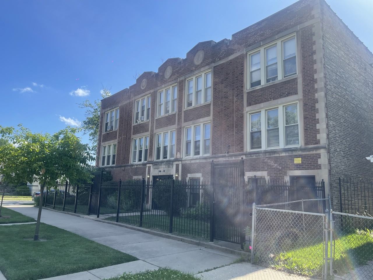 1340 W 91st St #2E - Photo 3 of 10