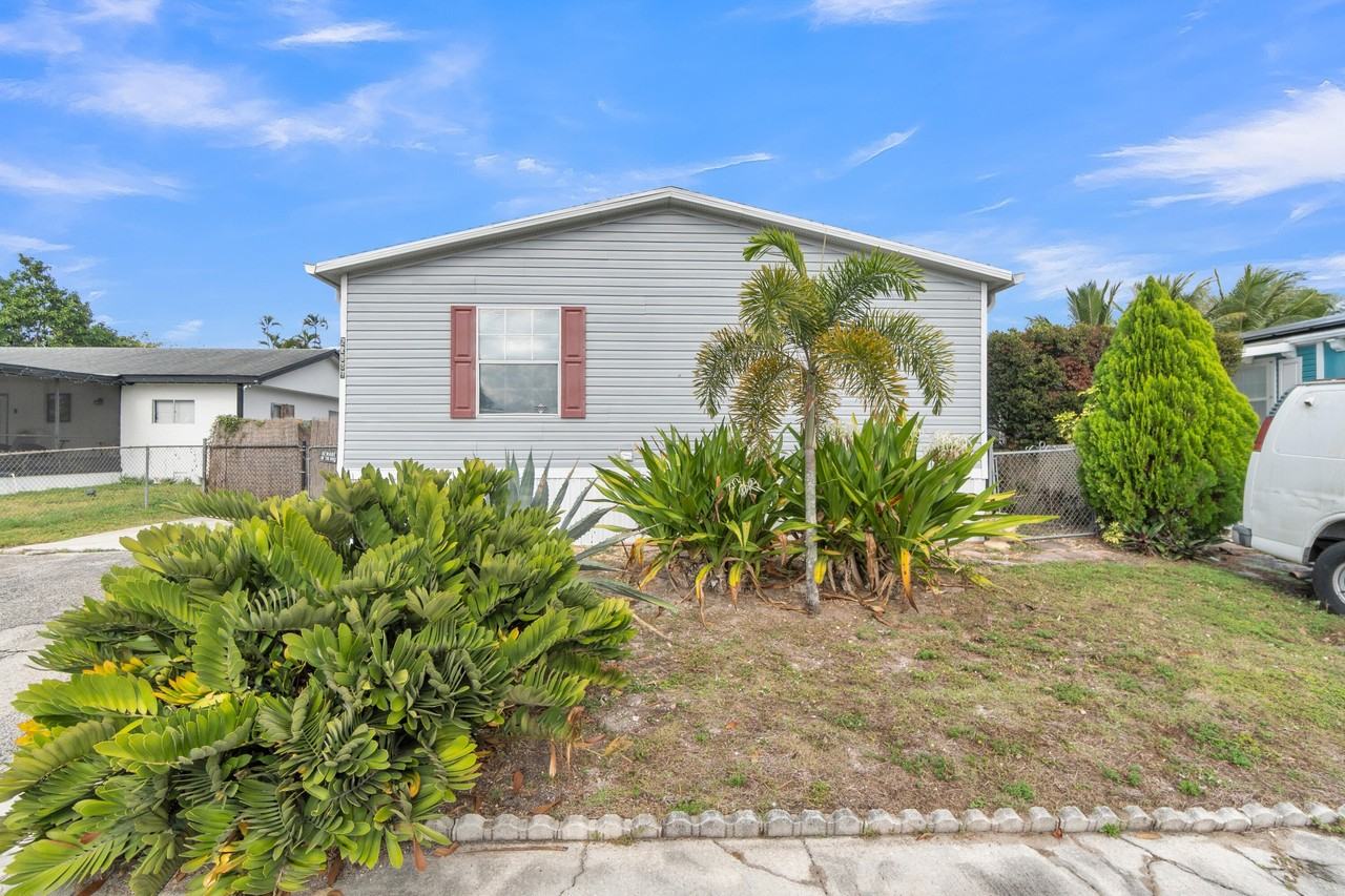 22937 Seaspray Pl - Photo 2 of 28