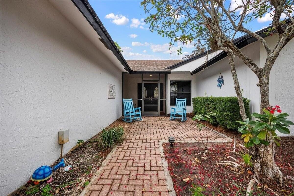 1135 Northumberland Ct - Photo 2 of 32