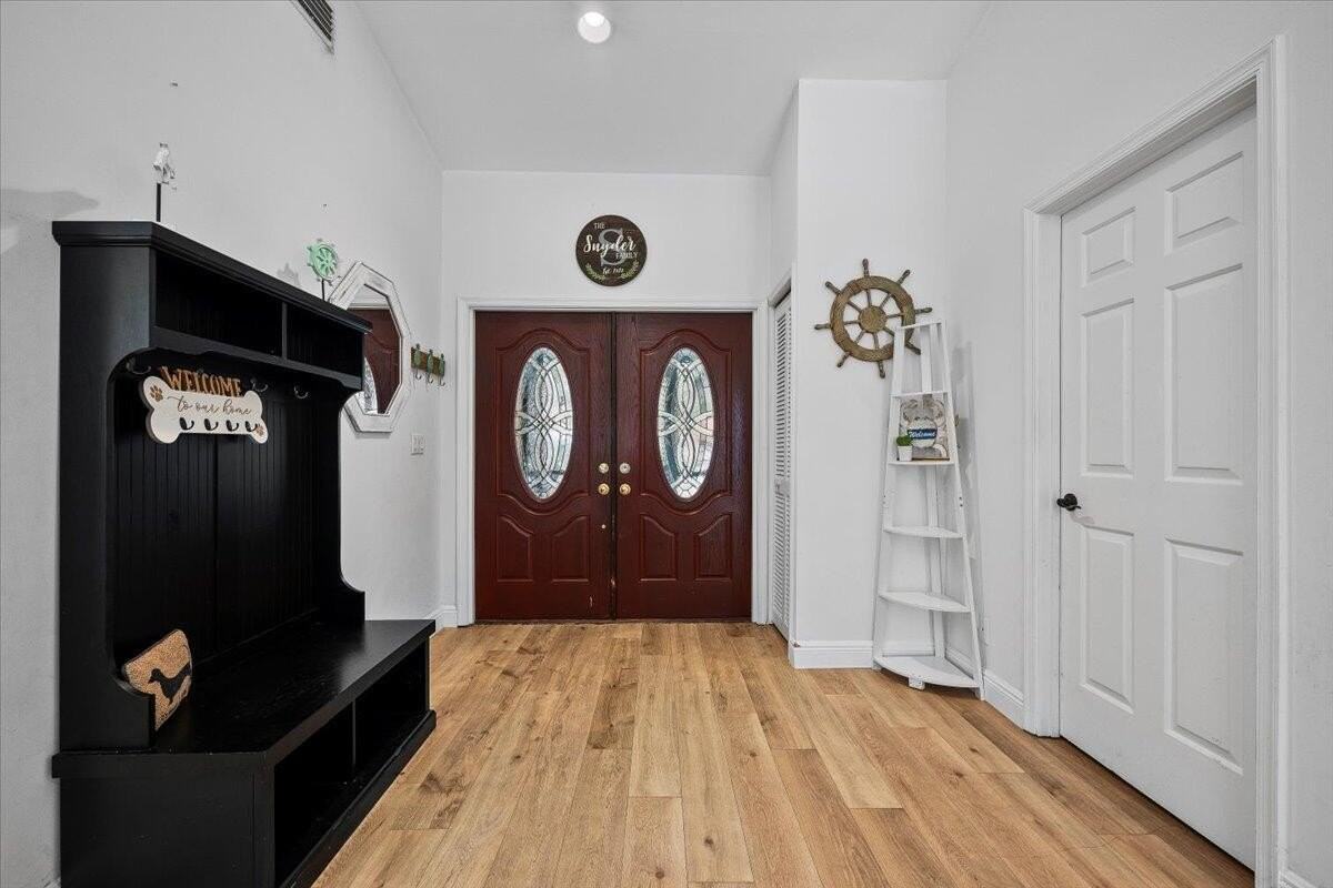 1135 Northumberland Ct - Photo 4 of 32