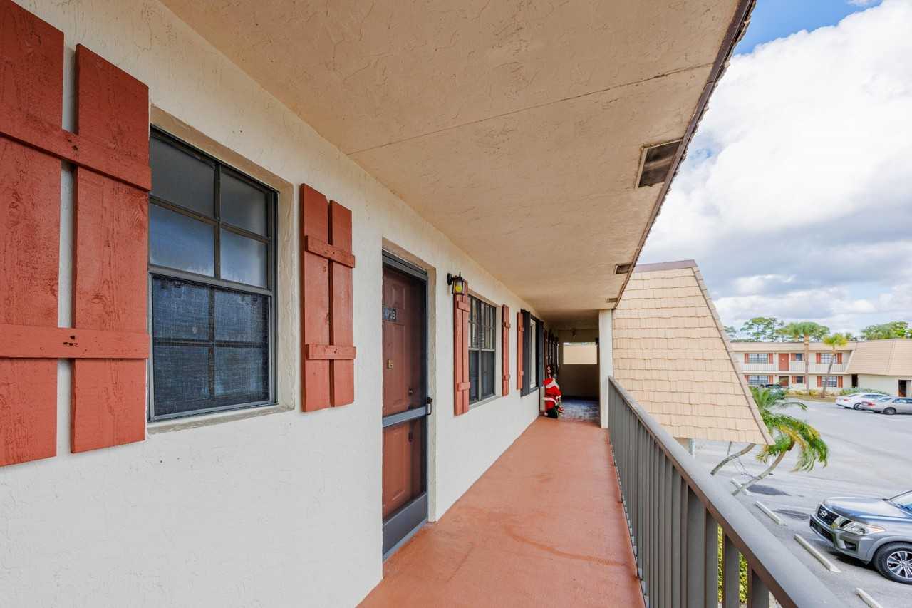 4708 Oak Terrace Dr - Photo 2 of 27