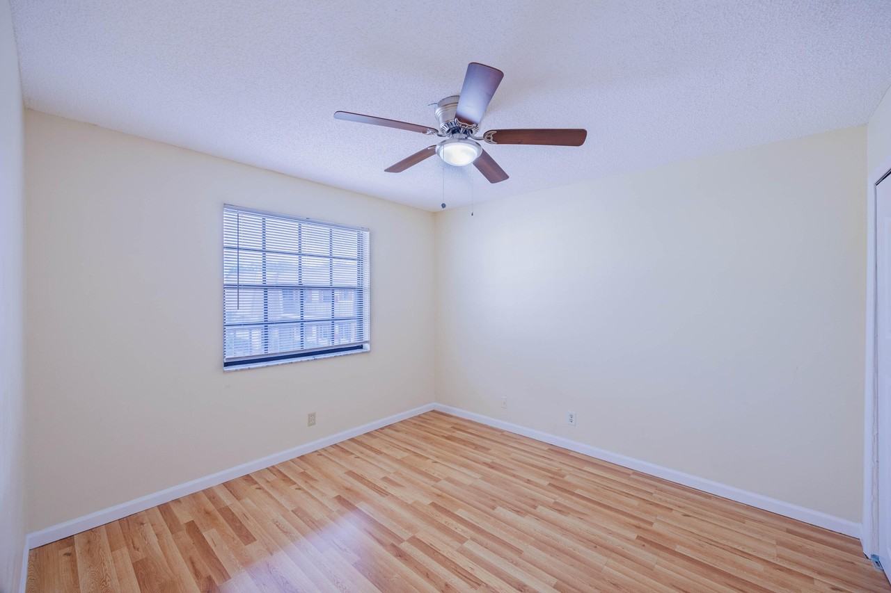 4708 Oak Terrace Dr - Photo 5 of 27